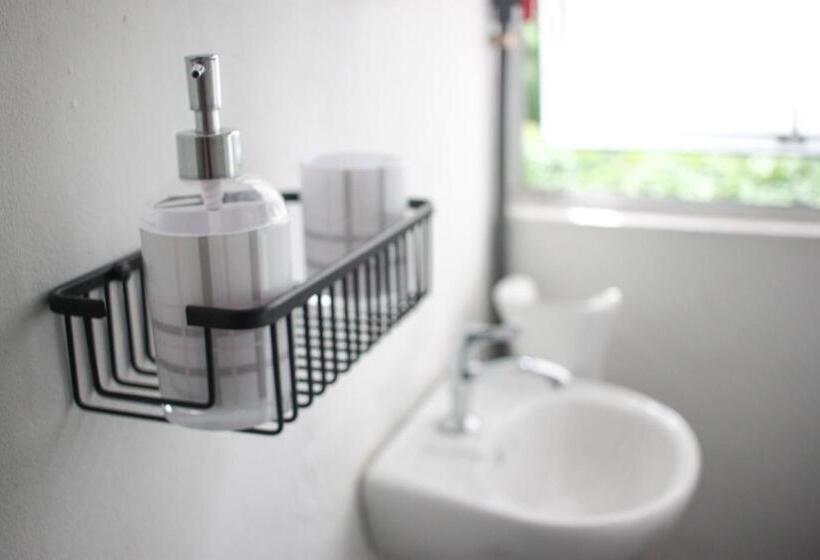 חדר אקונומי, Tempo   Hostel