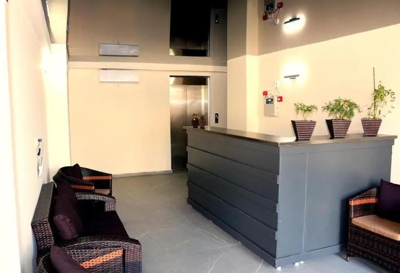اتاق راحتی سه تخته, Lazi