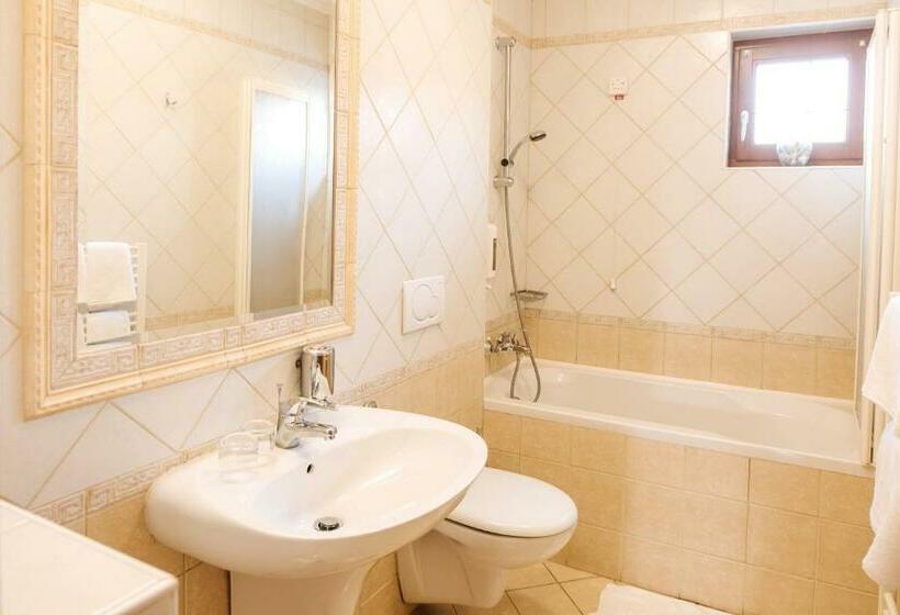 اتاق استاندارد با بالکن, Reaktiv