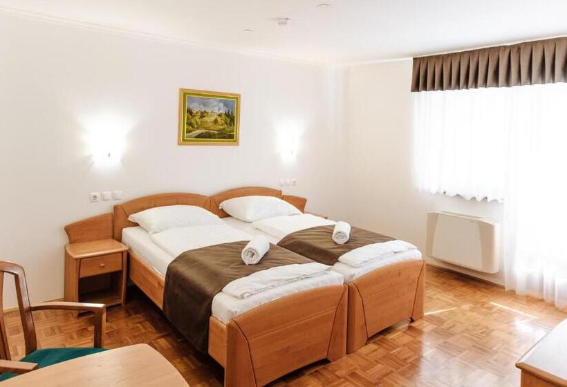 اتاق استاندارد, Reaktiv