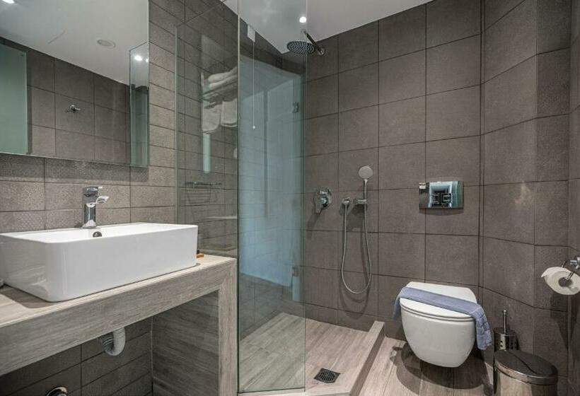 غرفة قياسية مطلّة علي البحر مزوَّدة بشُرفة, Maison 66, Riviera Hotels