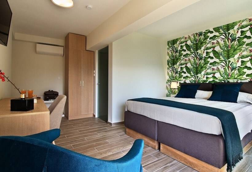 غرفة سوبيريور ذات إطلالة جانبية على البحر, Maison 66, Riviera Hotels