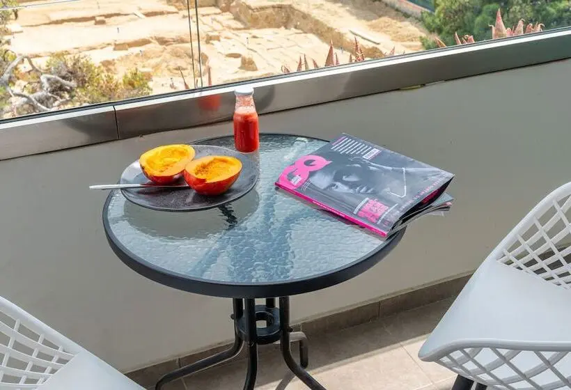 サイドシービュースーペリアールーム, Maison 66, Riviera Hotels
