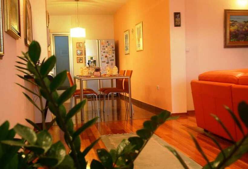 2 Szobás Deluxe Apartman, Apartments Dany