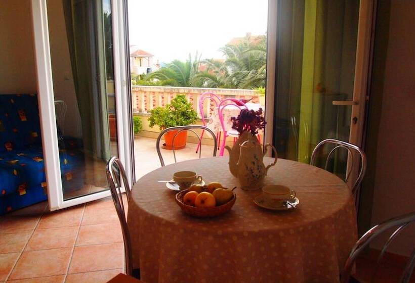Estúdio standard com Terraço, Apartments Dany