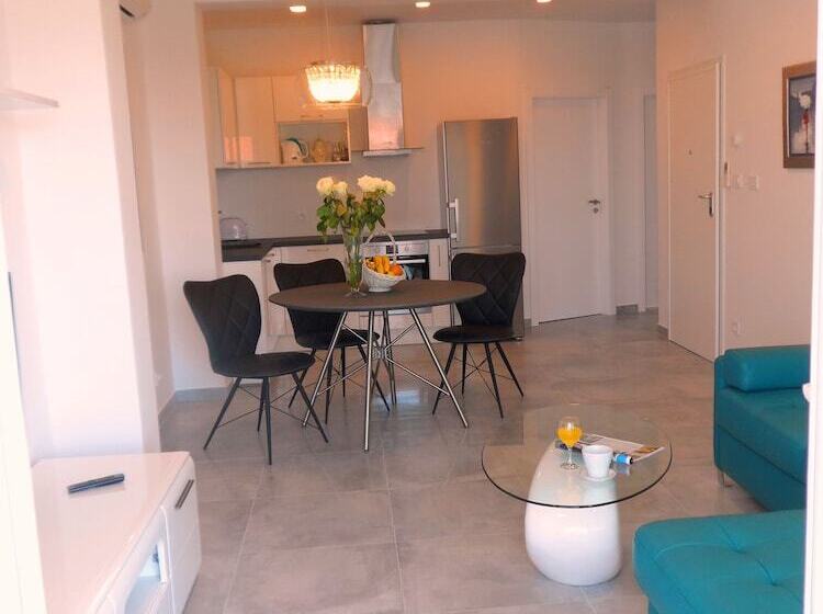 Tengerre Néző 1 Szobás Apartman, Apartments Dany