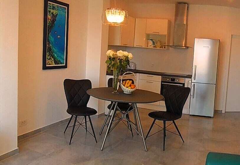 Apartamento 1 Dormitório Vista Mar, Apartments Dany