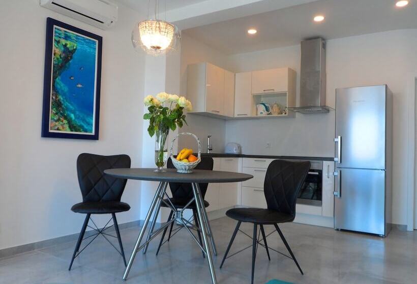 Tengerre Néző 1 Szobás Apartman, Apartments Dany