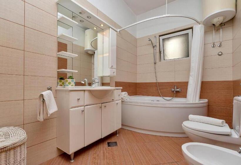 2 Szobás Deluxe Apartman, Apartments Dany