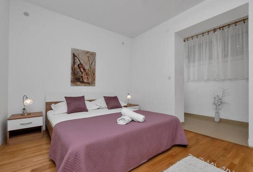 2 Szobás Deluxe Apartman, Apartments Dany