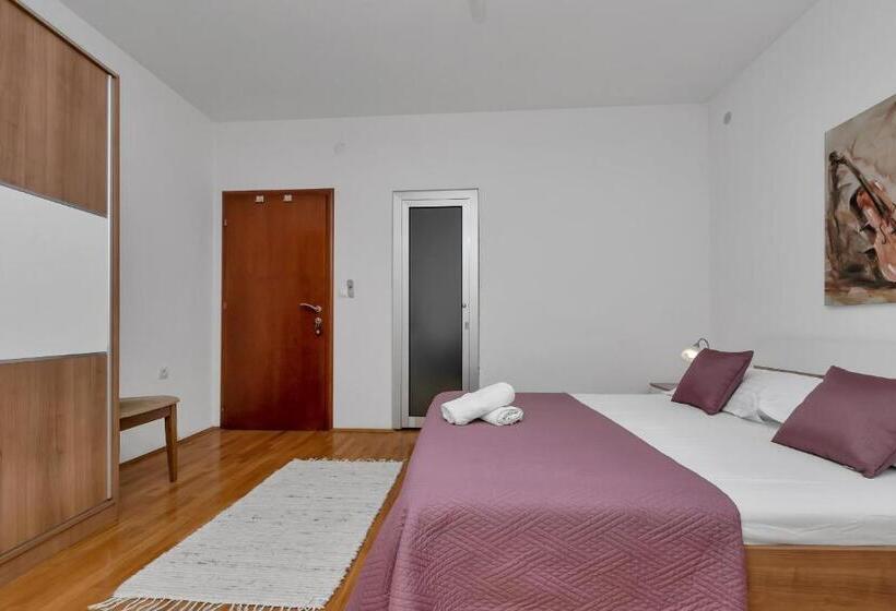 2 Szobás Deluxe Apartman, Apartments Dany