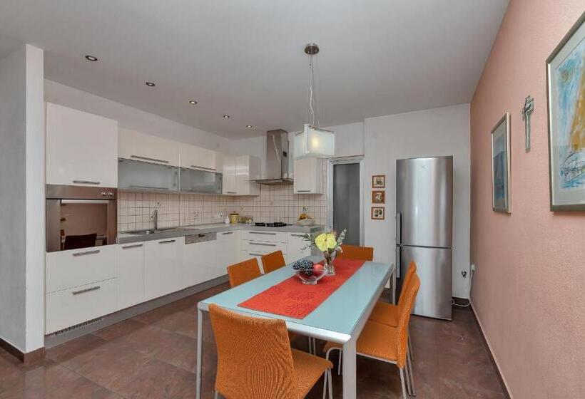 2 Szobás Deluxe Apartman, Apartments Dany