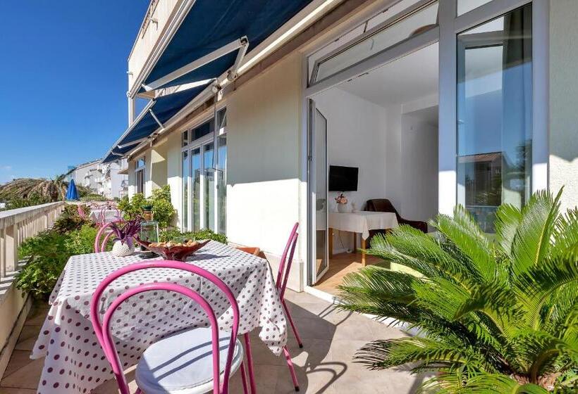 Standard Stúdió Terasszal, Apartments Dany