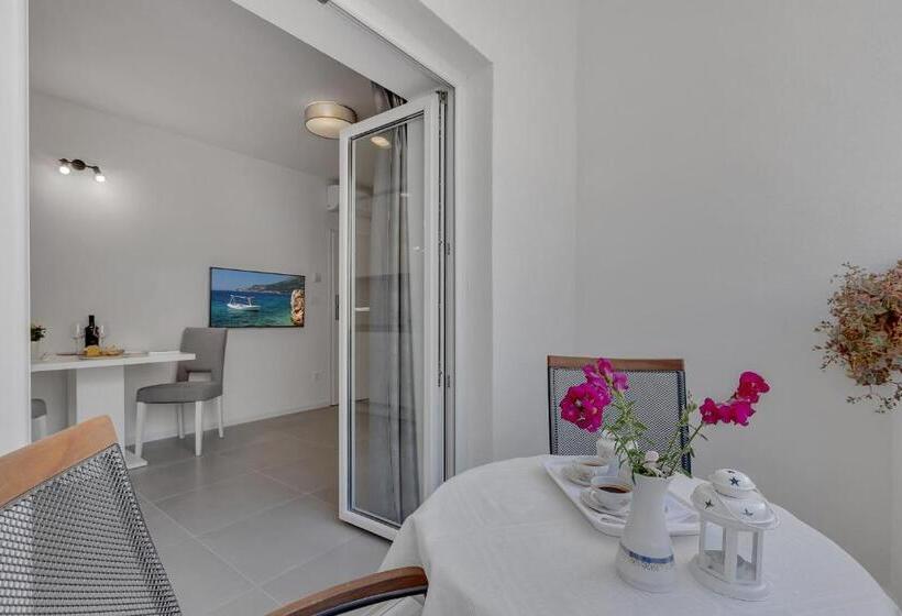 Apartamento 1 Dormitório com Sacada, Apartments Dany