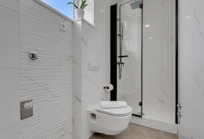 1 Szobás Apartman Erkéllyel, Apartments Dany