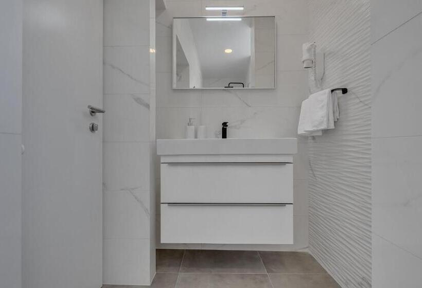 1 Szobás Apartman Erkéllyel, Apartments Dany