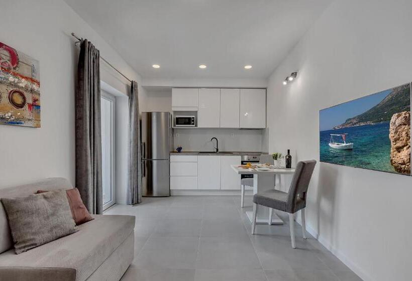 1 Szobás Apartman Erkéllyel, Apartments Dany