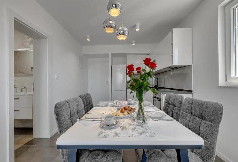 Tengerre Néző 1 Szobás Apartman, Apartments Dany