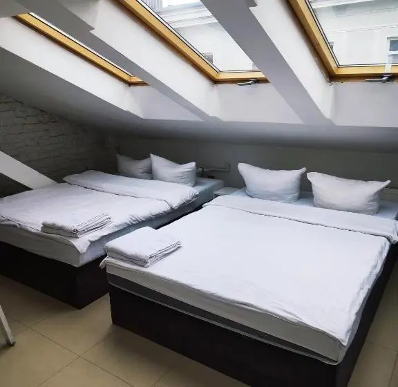 اتاق استاندارد چهار تخته, Hoża Apartments And Rooms