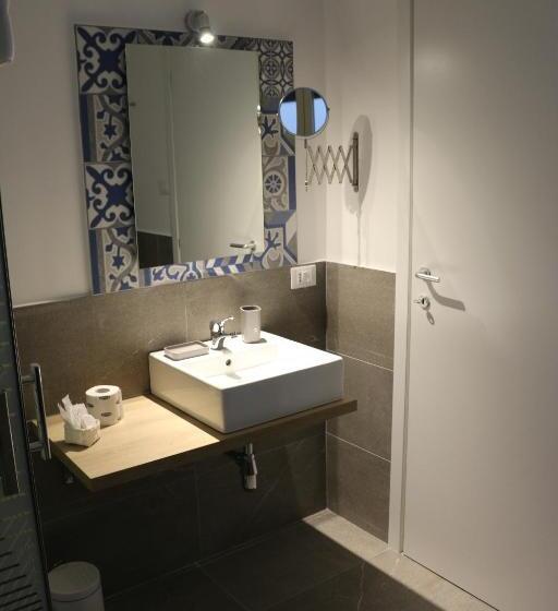 四人标准间, Zammù