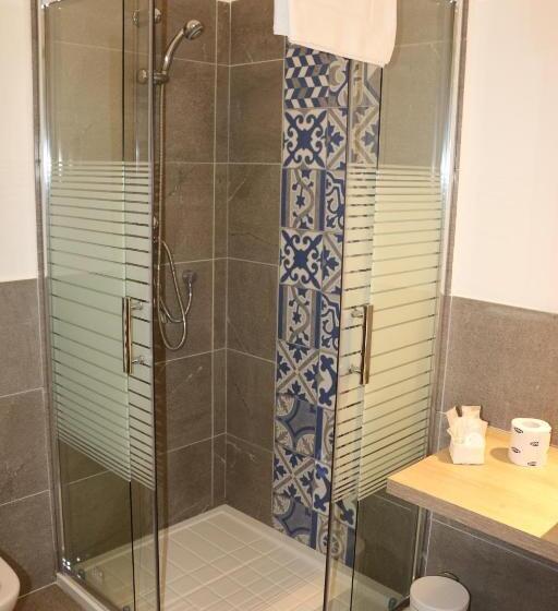 四人标准间, Zammù