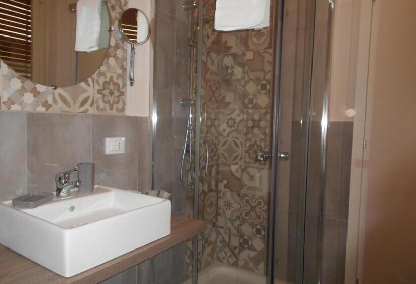 标准三人间, Zammù