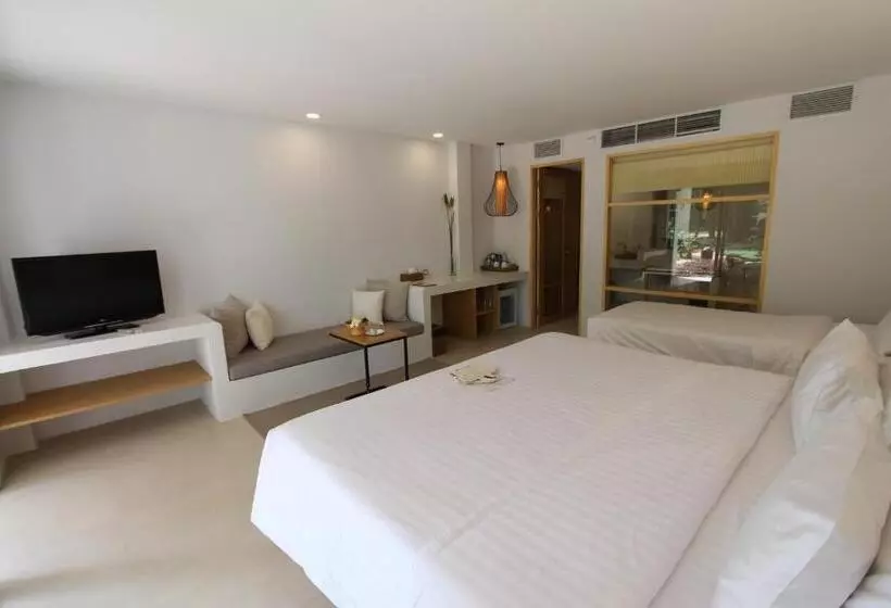 اتاق لوکس سه تخته, Paradise Beach Resort, Koh Samui Sha Extra Plus
