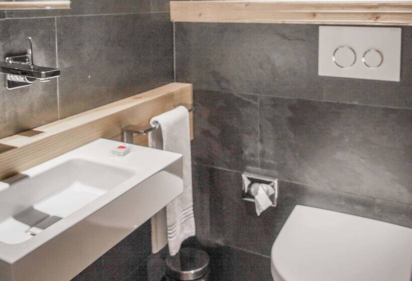 スーペリアールーム, The Dom