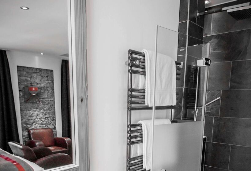 スーペリアールーム, The Dom