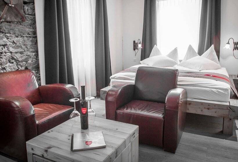 スーペリアールーム, The Dom