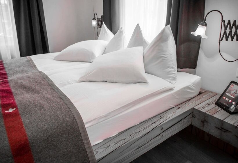 スーペリアールーム, The Dom