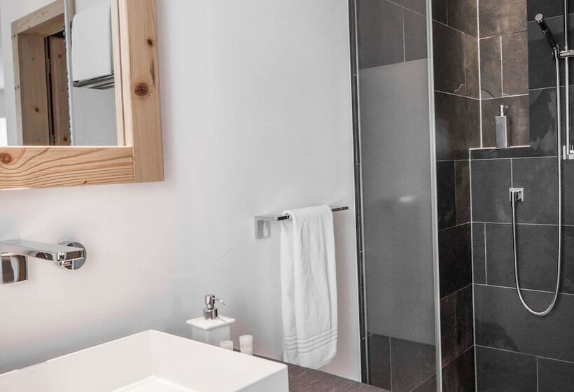 デラックスルーム, The Dom