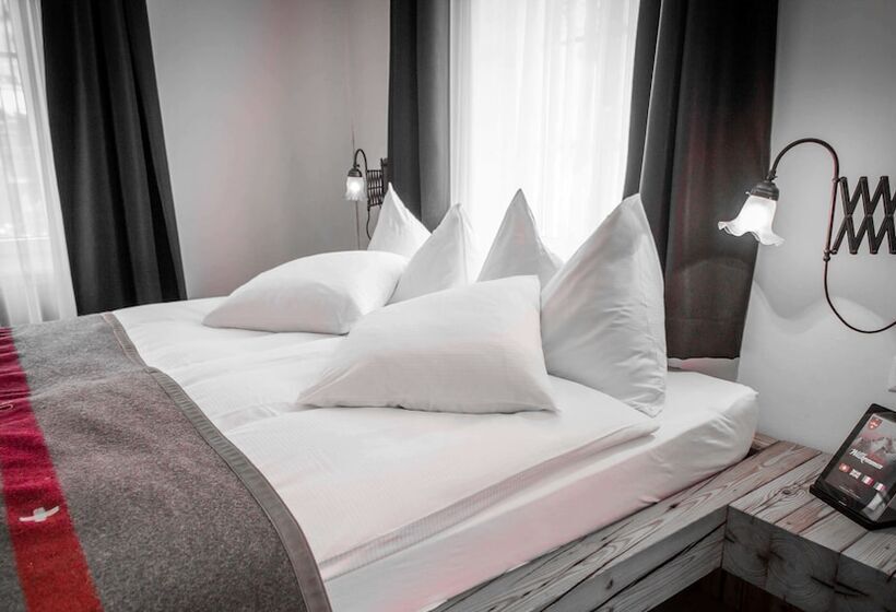 デラックスルーム, The Dom