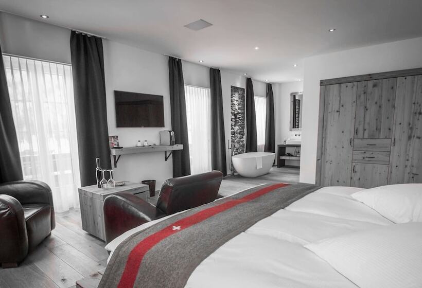 デラックスルーム, The Dom