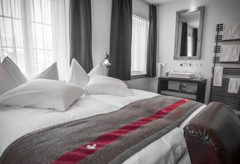 デラックスルーム, The Dom