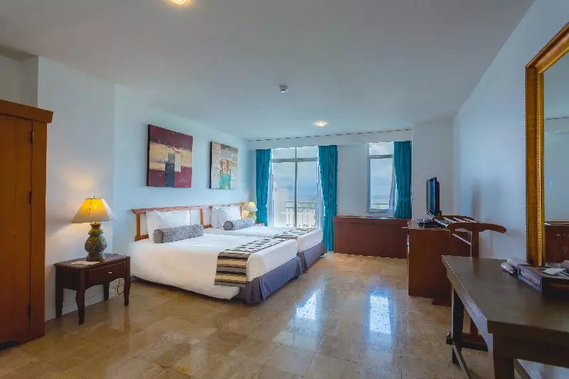 سوییت با چشم‌انداز دریا, Waterfront Suites Phuket By Centara