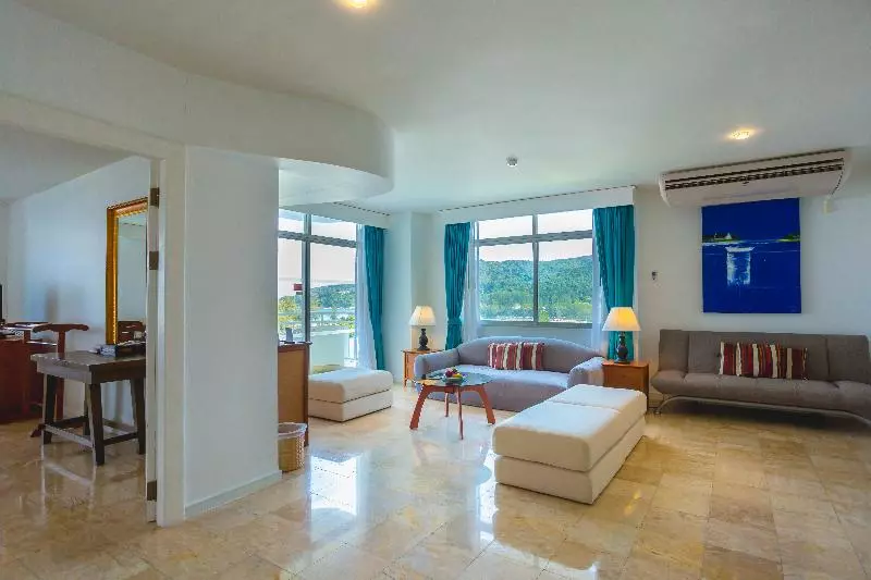 سوییت با چشم‌انداز دریا, Waterfront Suites Phuket By Centara