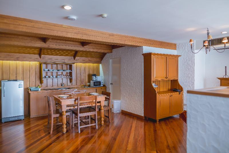 Люкс Вид на Море, Waterfront Suites Phuket By Centara