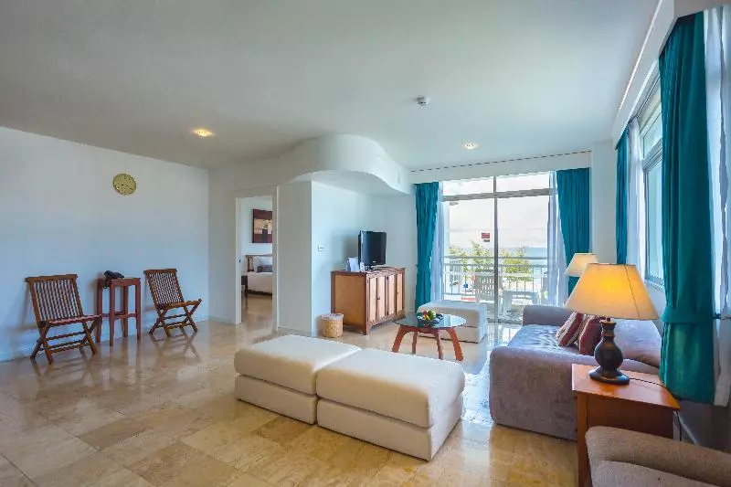 سوییت با چشم‌انداز دریا, Waterfront Suites Phuket By Centara