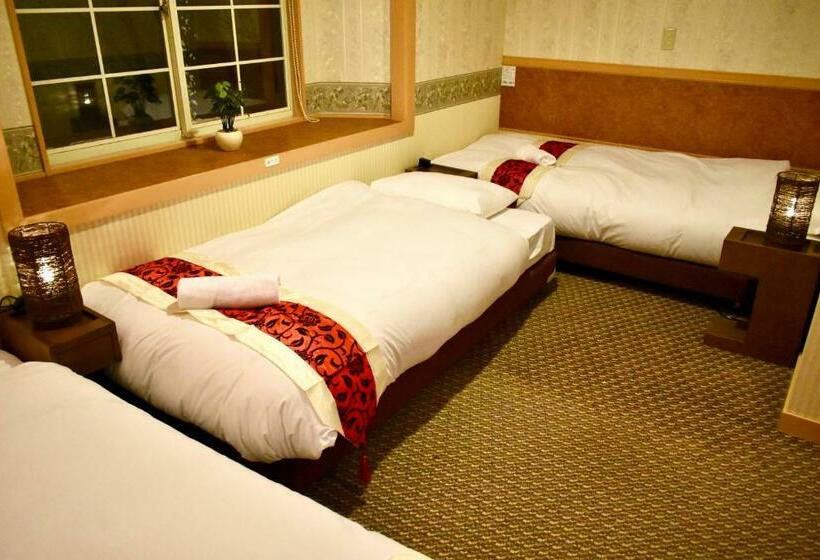 חדר סטנדרט לשלושה, Altitude Madarao