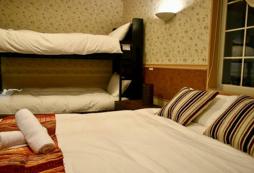 חדר משפחתי, Altitude Madarao