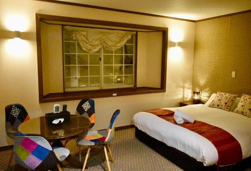 סוויטה משפחתית, Altitude Madarao