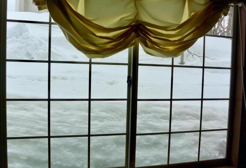 חדר סטנדרט לשלושה, Altitude Madarao