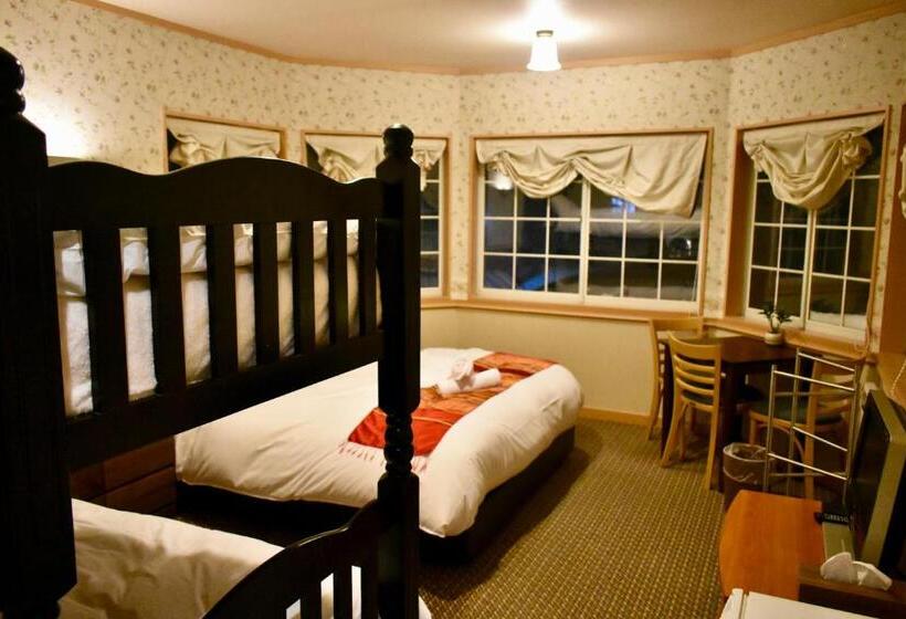 חדר משפחתי, Altitude Madarao