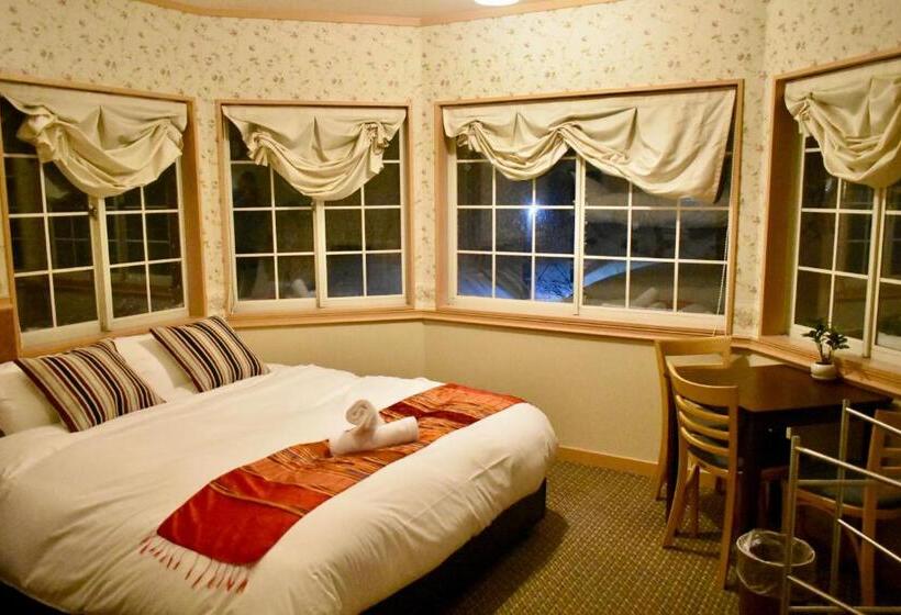 חדר משפחתי, Altitude Madarao