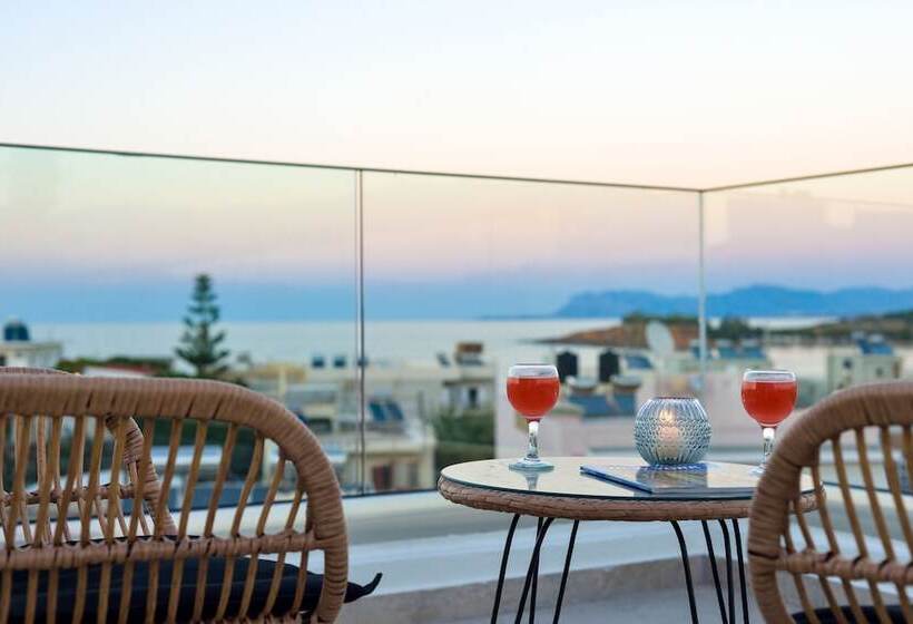 جناح مطلّ علي البحر, Elia Kalamaki