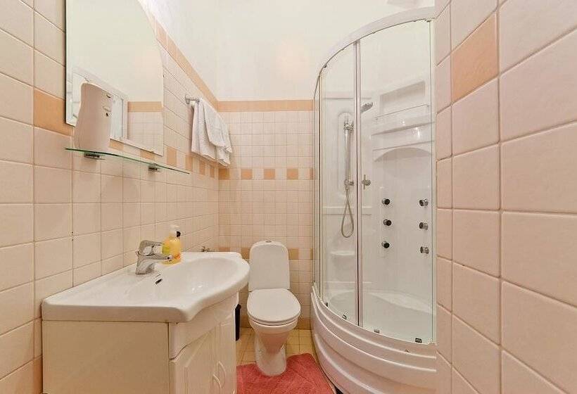 اتاق راحتی سه تخته, Mini Hotel Mone