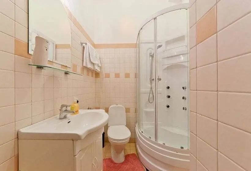 Comfort Kolmen Hengen Huone, Mini Hotel Mone