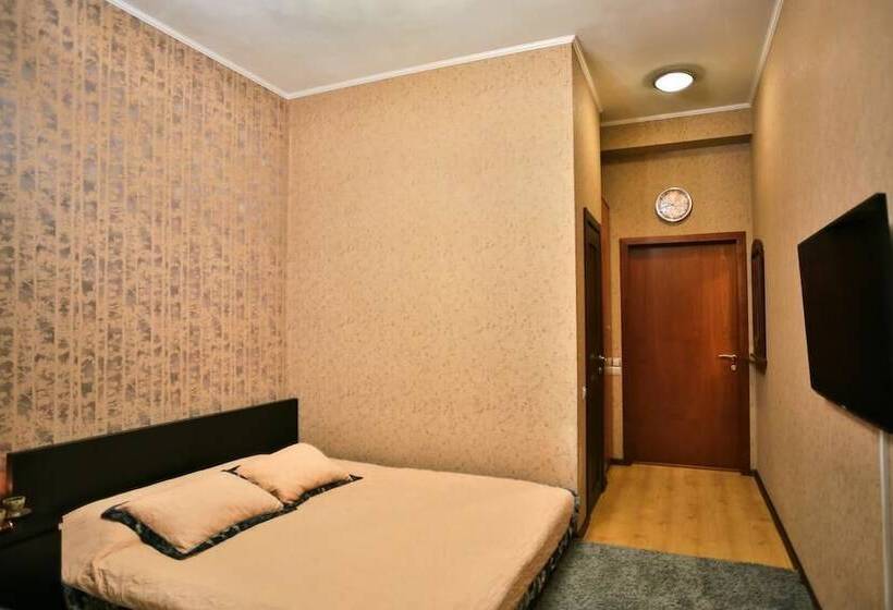اتاق راحتی سه تخته, Mini Hotel Mone
