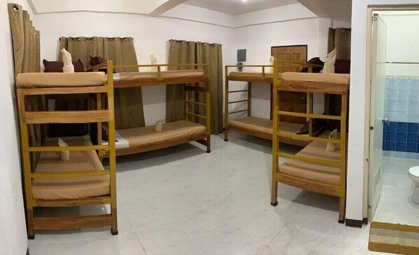 تختخواب در اتاق مشترک, Prim Travellers Inn